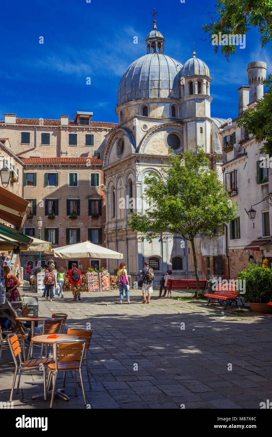 Blick auf die dem venezianischen 'Campo dei Miracoli' (Wunder Platz) mit dem berühmten 'Marble Kirche', eine Renaissance architektonisches Juwel im Hi Stockfoto