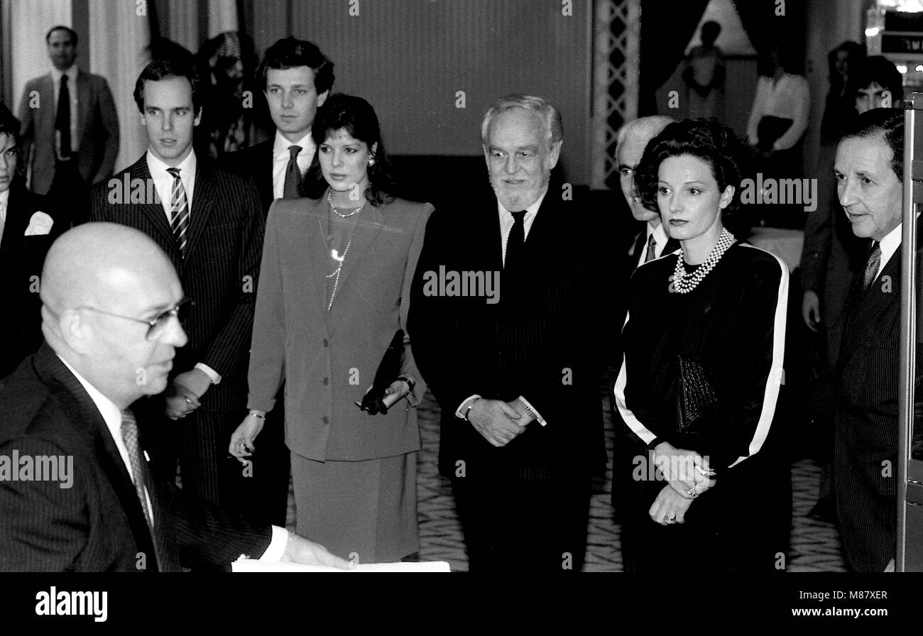 Washington DC., USA, 18. Februar 1984 L-R Prinzessin Stephanie, Prinz Albert II., Prinzessin Caroline Fürst Rainer III von Monaco an der Prinzessin Grace Stiftung Abendessen im Lenfant Plaza Hotel. Credit: Mark Reinstein/MediaPunch Stockfoto