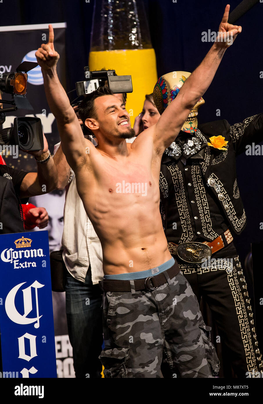 LAS VEGAS, NV - Mai 3: Floyd Mayweather jr. vs Robert Guerrero in der MGM Grand Garden Arena am 3. Mai 2013 in Las Vegas, NV wiegen. Credit: Kabik / MediaPunch Stockfoto