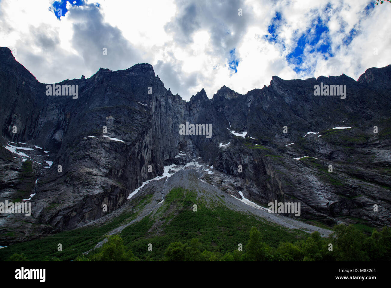 Die Trollmauer (trollveggen) im Tal Romsdalen, Norwegen Stockfoto