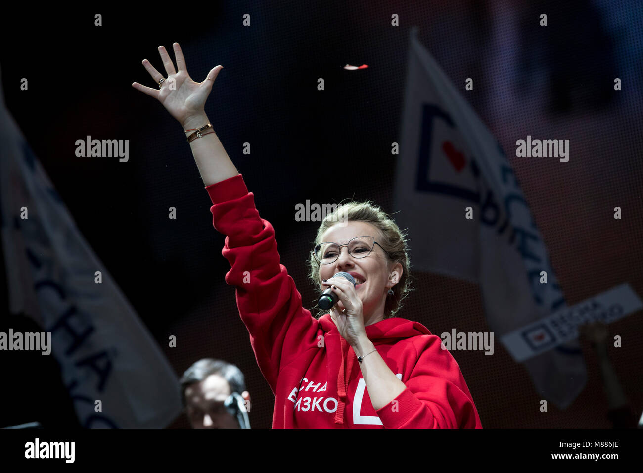 Moskau, Russland. 15. März, 2018. Russische TV-Journalistin und Präsidentschaftskandidat Ksenia Sobchak bei einem Treffen mit ihren Anhängern in Moskau, Russland Credit: Nikolay Winokurow/Alamy leben Nachrichten Stockfoto