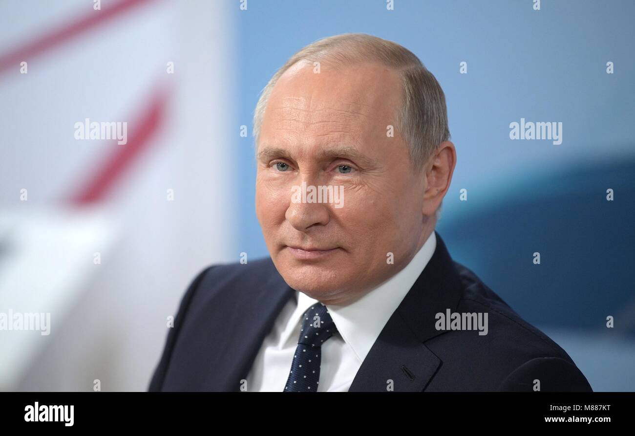 Moskau, Russland. 15 Mär, 2018. Der russische Präsident Wladimir Putin während der Russland Land der Chancen Forum April 15, 2018 in Moskau, Russland. Credit: Planetpix/Alamy leben Nachrichten Stockfoto