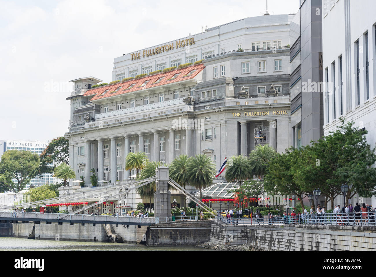 Das Fullerton Hotel über Cavenagh Brücke, Kaiserin, Innenstadt, Zentrum, Singapur Insel (Pulau Ujong), Singapur Stockfoto