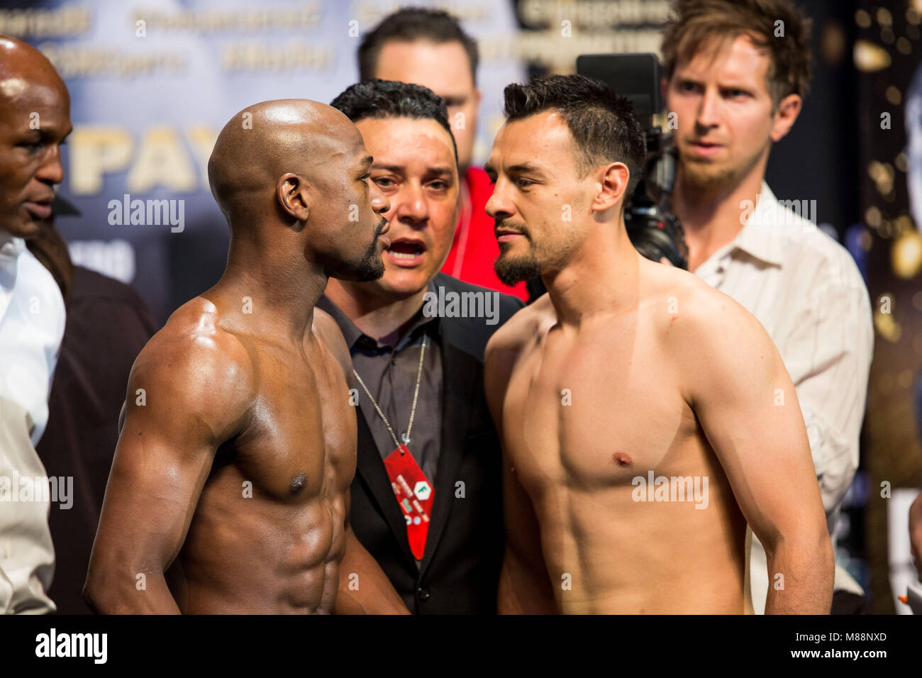 LAS VEGAS, NV - Mai 3: Floyd Mayweather jr. vs Robert Guerrero in der MGM Grand Garden Arena am 3. Mai 2013 in Las Vegas, NV wiegen. Credit: Kabik / MediaPunch Stockfoto