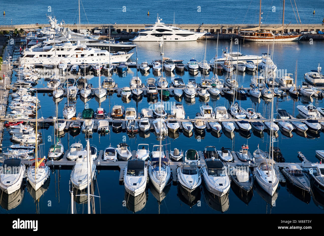 Sportboote in Cap d'Ail Marina, Frankreich Stockfoto