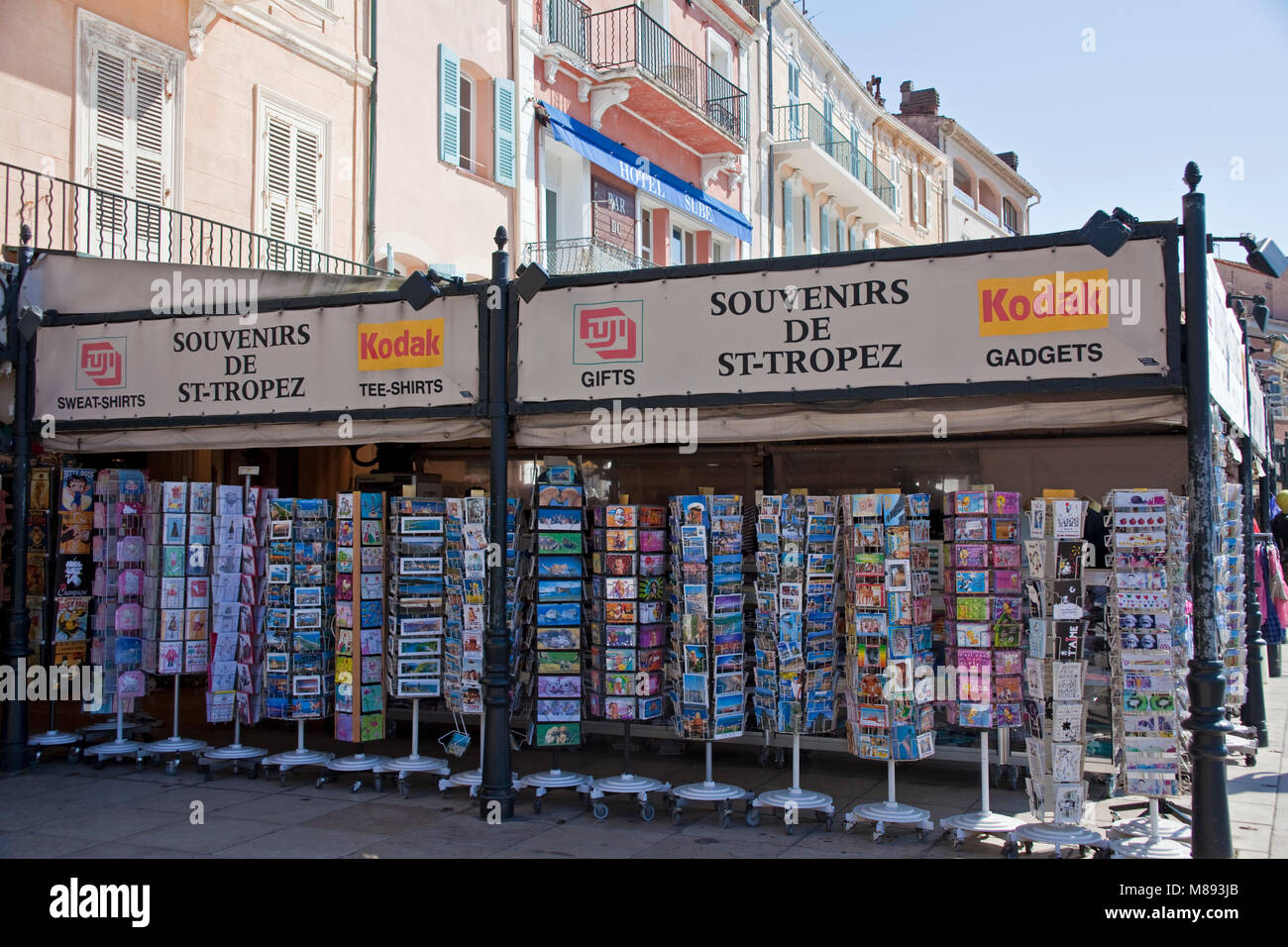 Souvenir Shop mit Postkarten, bummeln Promenade am Hafen von Saint Tropez, Côte d'Azur, Südfrankreich, Cote d'Azur, Frankreich, Europa Stockfoto