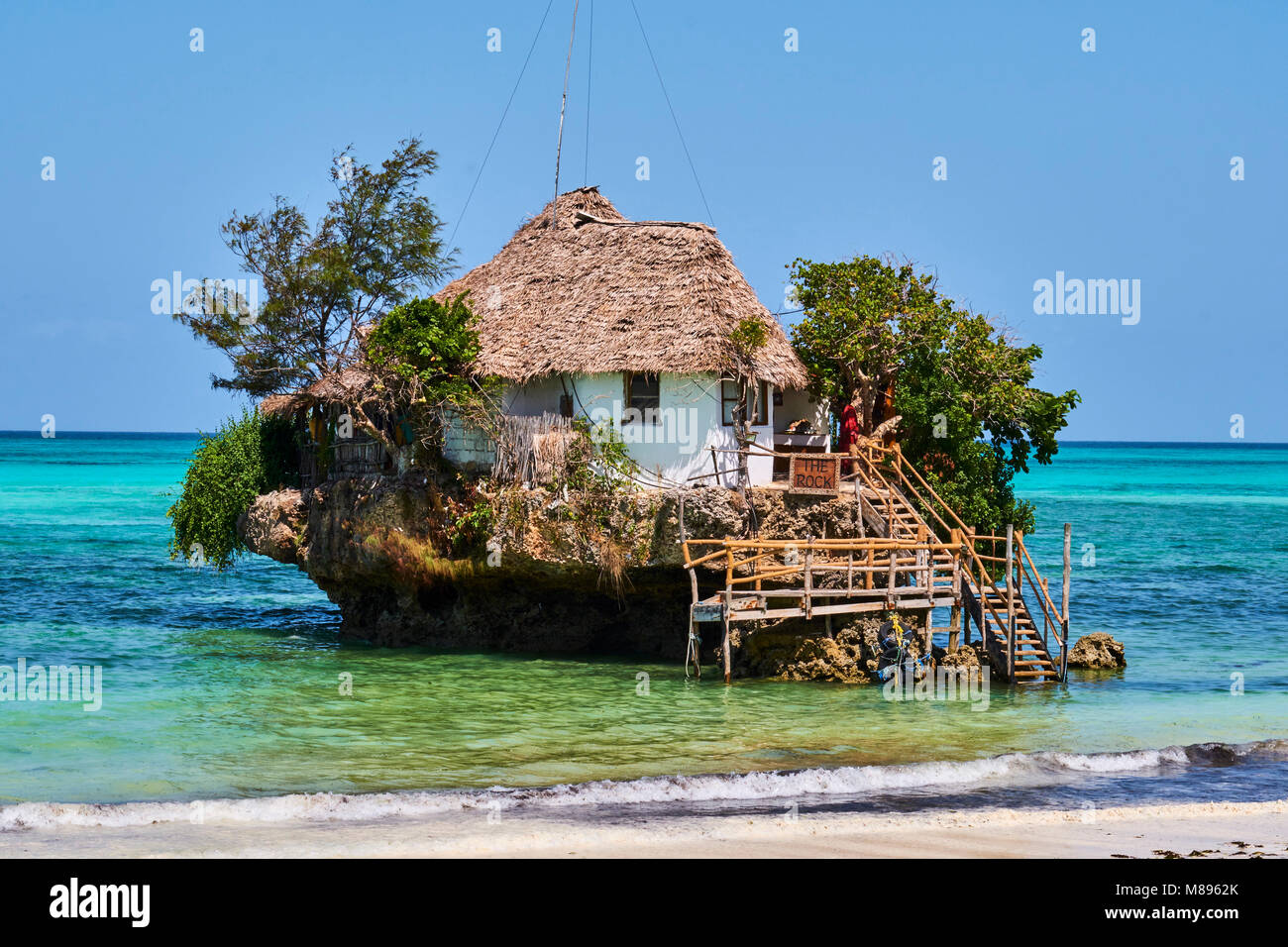Tansania, Sansibar Insel Unguja, Pingwe Strand, Rock Restaurant Stockfoto