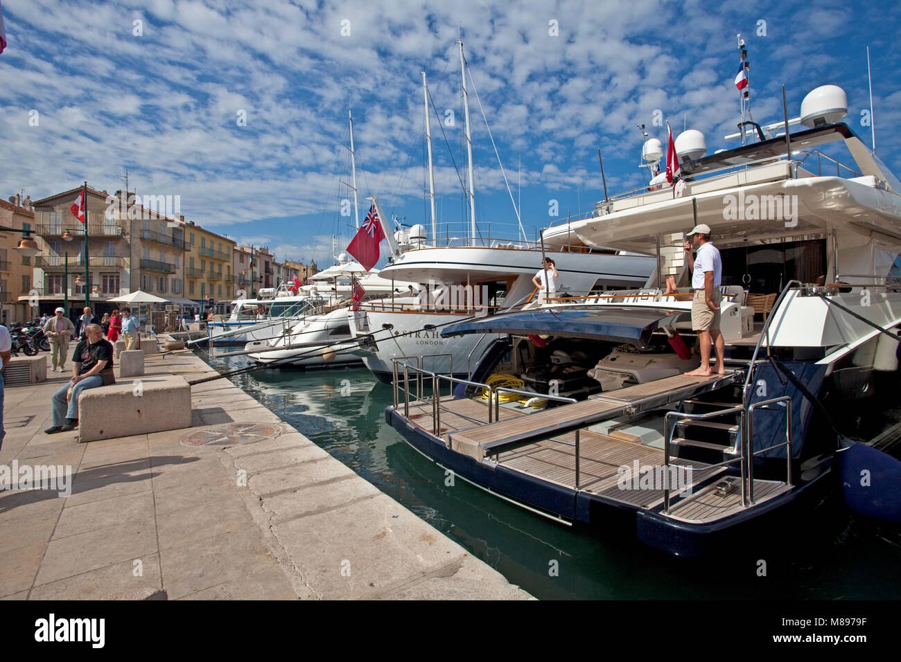 Luxus Yachten am Hafen von Saint Tropez, Côte d'Azur, Südfrankreich, Cote d'Azur, Frankreich, Europa Stockfoto