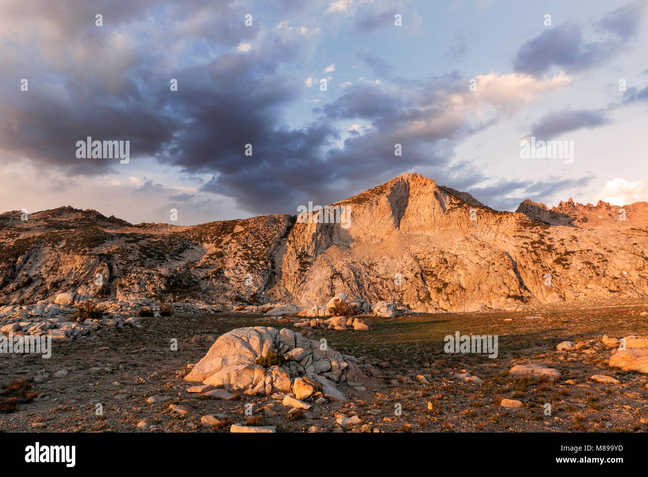 CA 03295-00 ... Kalifornien - Sonnenuntergang am silbernen Pass in der John Muir Wildnis entlang der John Muir Trail/Pacific Crest Trail. Stockfoto
