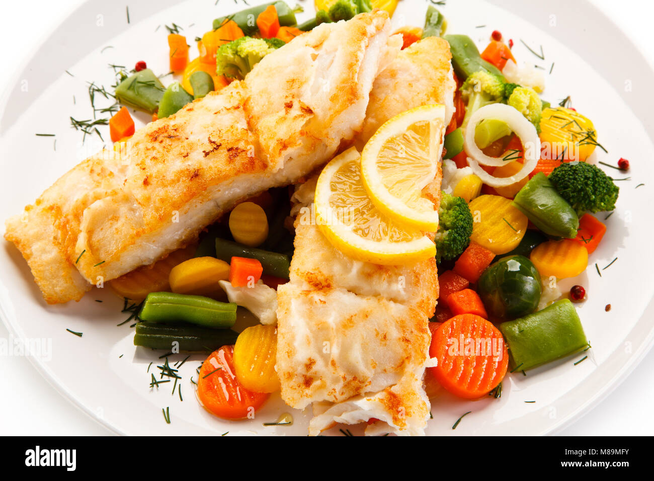 Fischgericht - Gebratenes Fischfilet und Gemüse Stockfoto