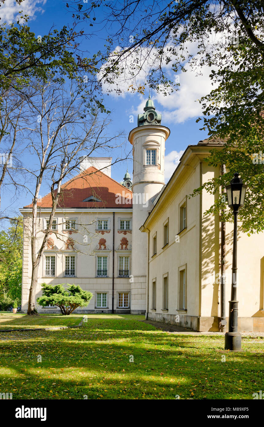 Bielinski Family Palace (17. Jahrhundert). Eine herrschaftliche Residenz in Otwock Wielki in der Nähe von Warschau, Teil des Nationalen Museums. Stockfoto