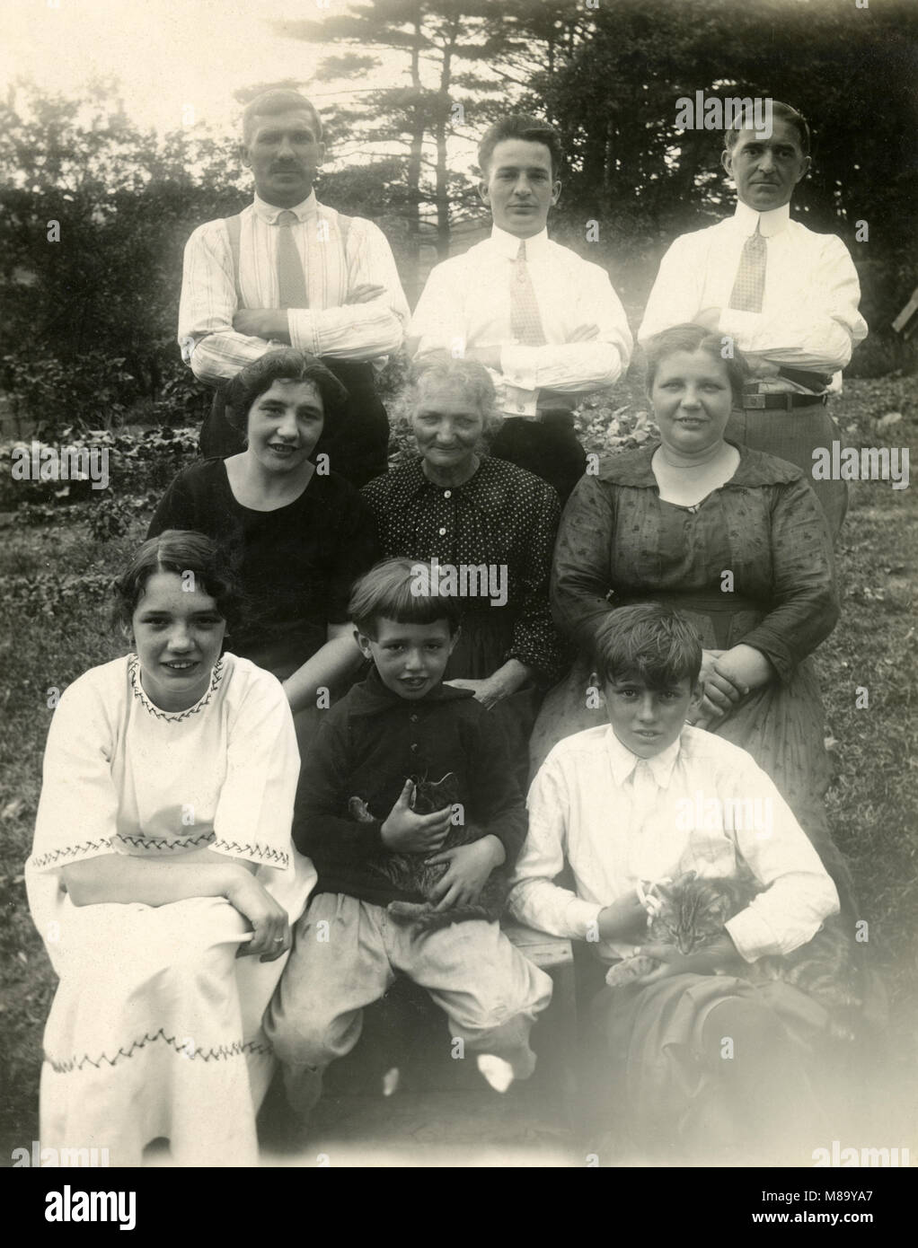 Antike c 1915 Foto, Familie Gruppe. Quelle: original Foto. Stockfoto