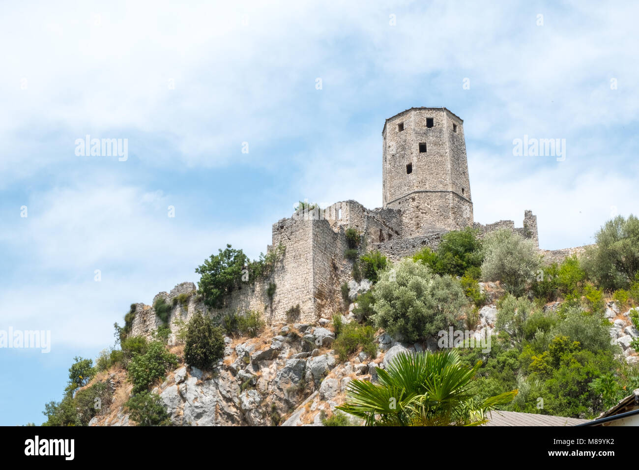 Počitelj oder Pocitelj antiken Stadt in der Nähe von Mostar, Bosnien und Herzegowina Stockfoto