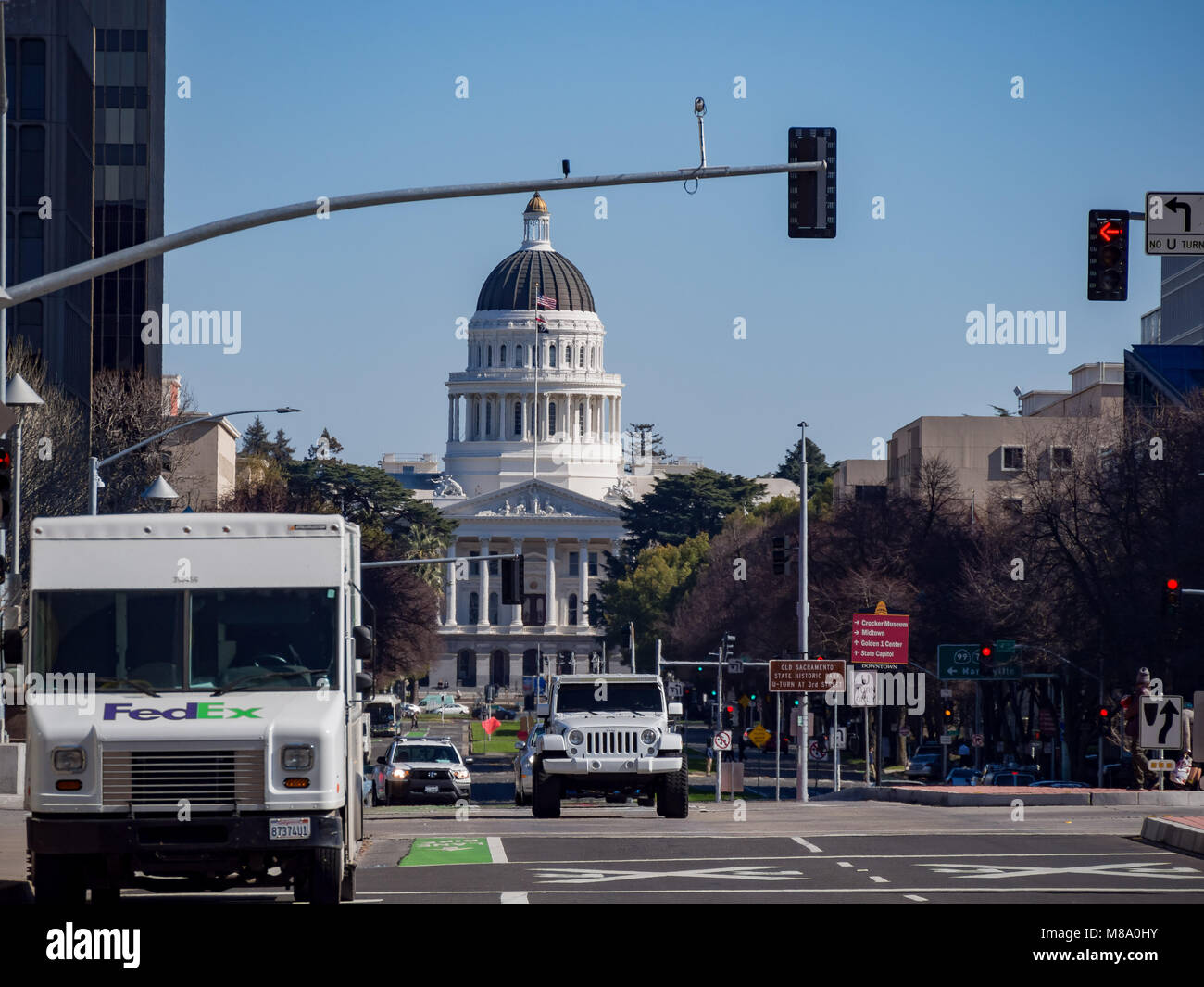 Sacramento, FEB 21: Nachmittag auf die historische California State Capitol mit Capitol Mall Blvd am 21.Februar, 2018 in Sacramento, Kalifornien Stockfoto