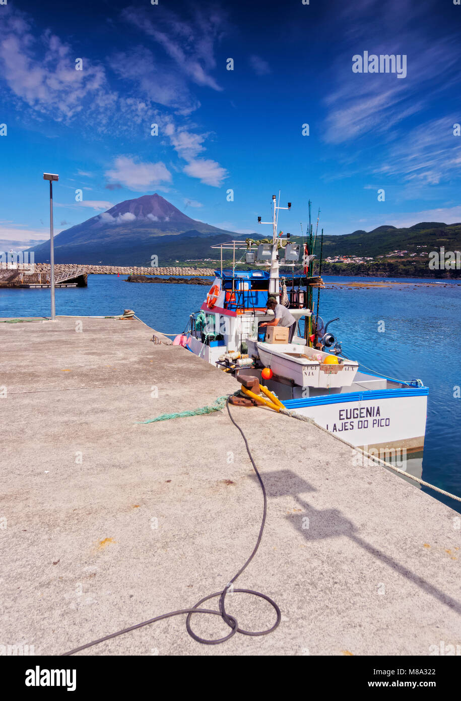Port in Lajes do Pico Pico Berg im Hintergrund, die Insel Pico, Azoren, Portugal Stockfoto