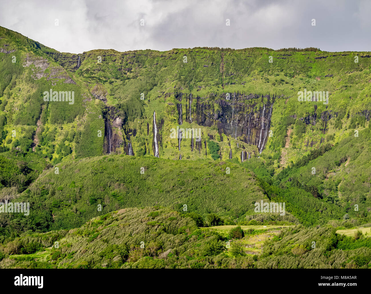 Wasserfälle von der Poco da Alagoinha, Ribeira Grande, Flores, Azoren, Portugal Stockfoto