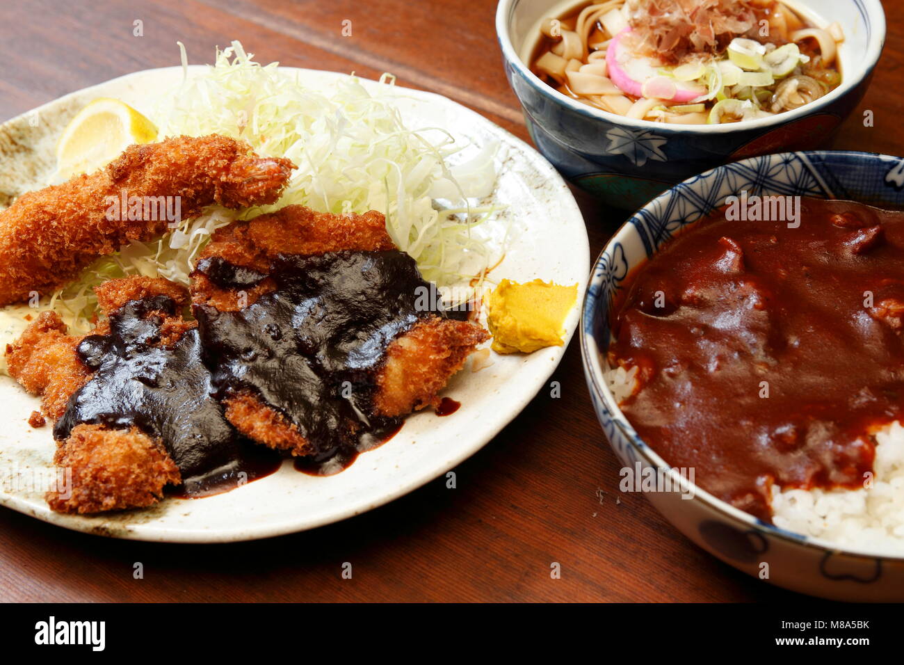 Miso Katsu, Kishimen flache Schüssel Nudeln und Schwärmerisch, Nagoya Küche, Präfektur Aichi, Japan Stockfoto