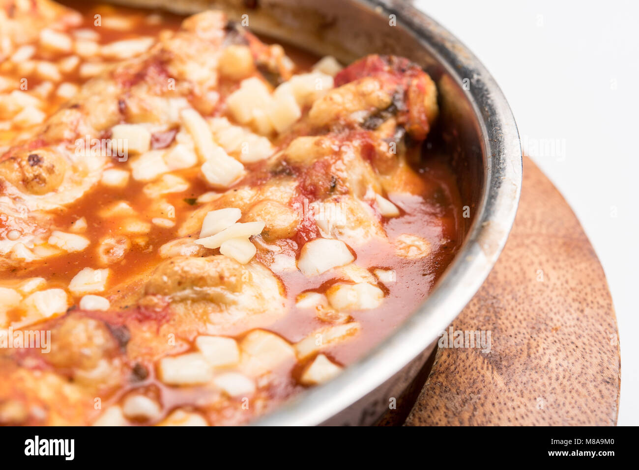 Italienische cannelloni Pasta gebacken in Kasserolle Stockfoto