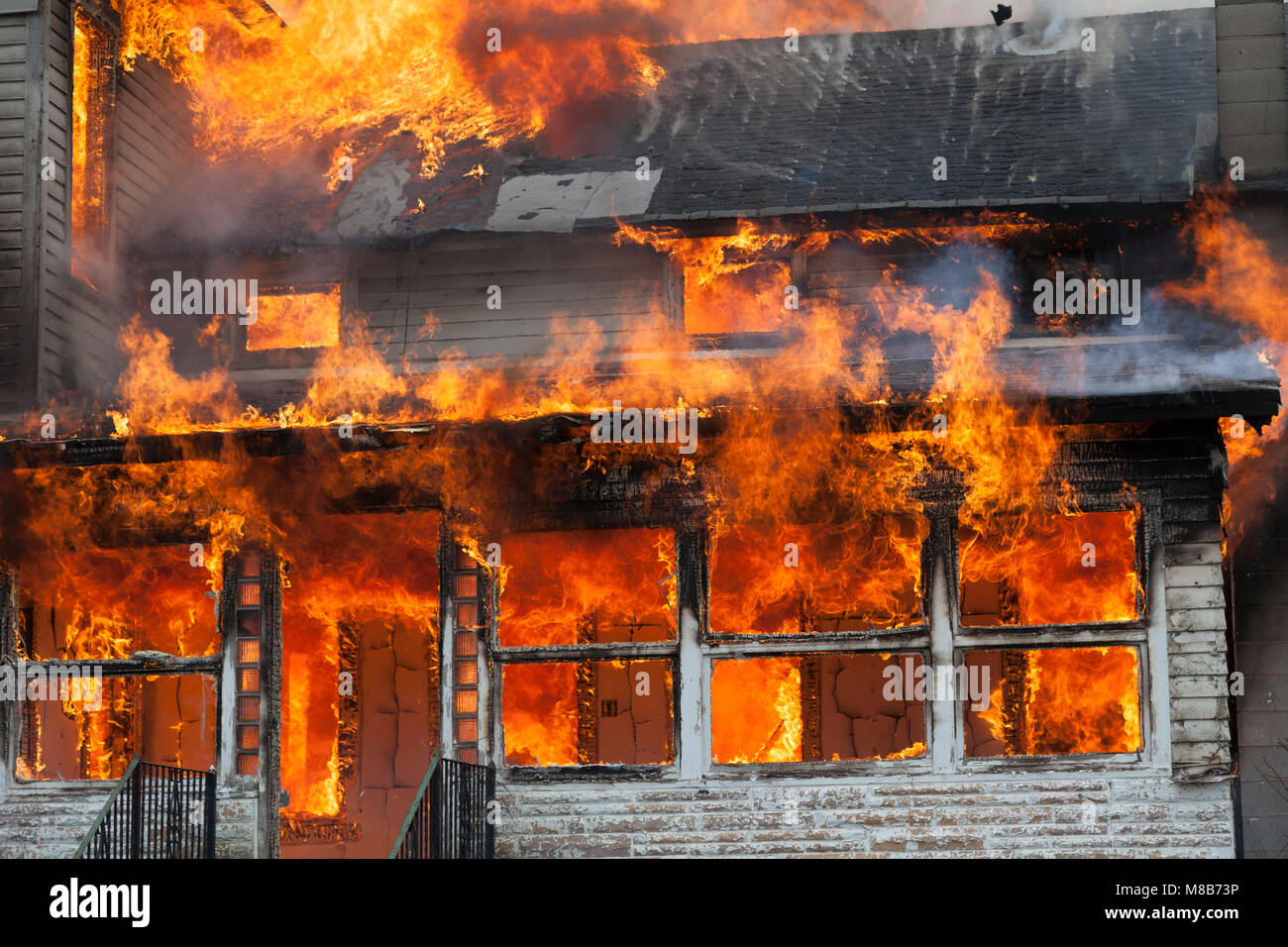 Altes Bauernhaus brennen, E USA, von James D Coppinger/Dembinsky Foto Assoc Stockfoto