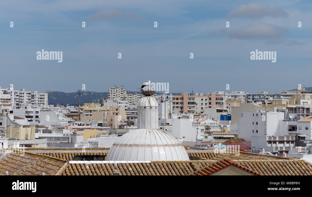 FARO, SÜDLICHEN ALGARVE/PORTUGAL - März 7: Blick von der Kathedrale Glockenturm in Faro Portugal am 7. März 2018 Stockfoto
