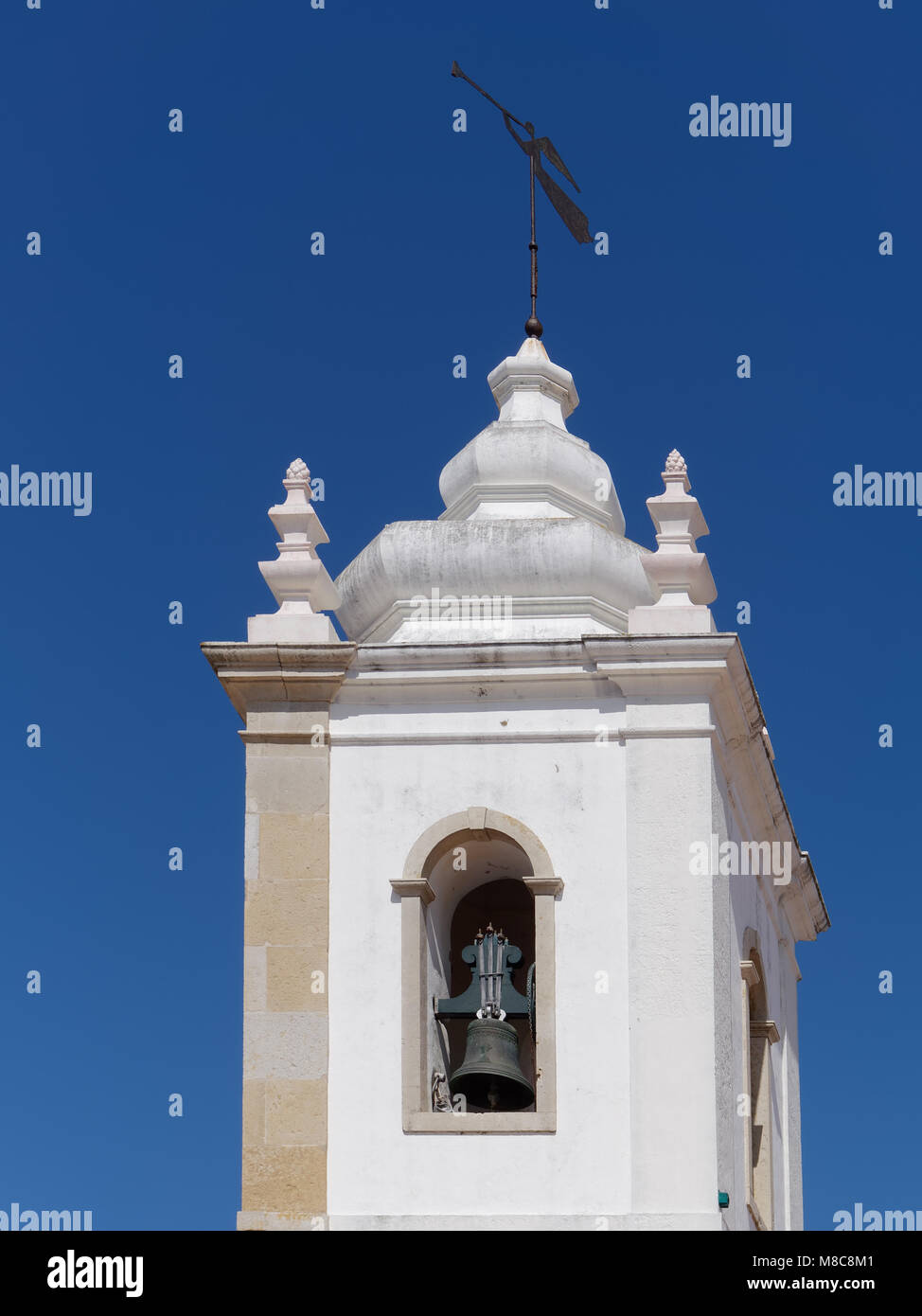 ALBUFEIRA, Algarve/Portugal - MÄRZ 10: Mutter Kirche von Albufeira Portugal am 10. März 2018 Stockfoto