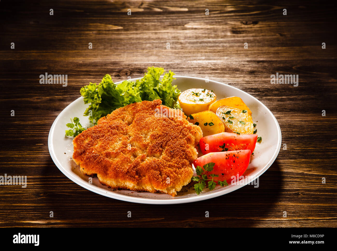 Schnitzel braten -Fotos und -Bildmaterial in hoher Auflösung – Alamy