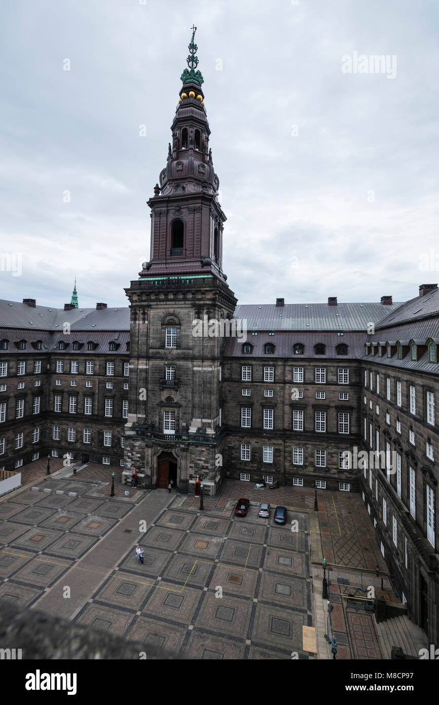 Turm von Schloss Christiansborg Slotsholmen mit dem Dänischen Parlament Stockfoto