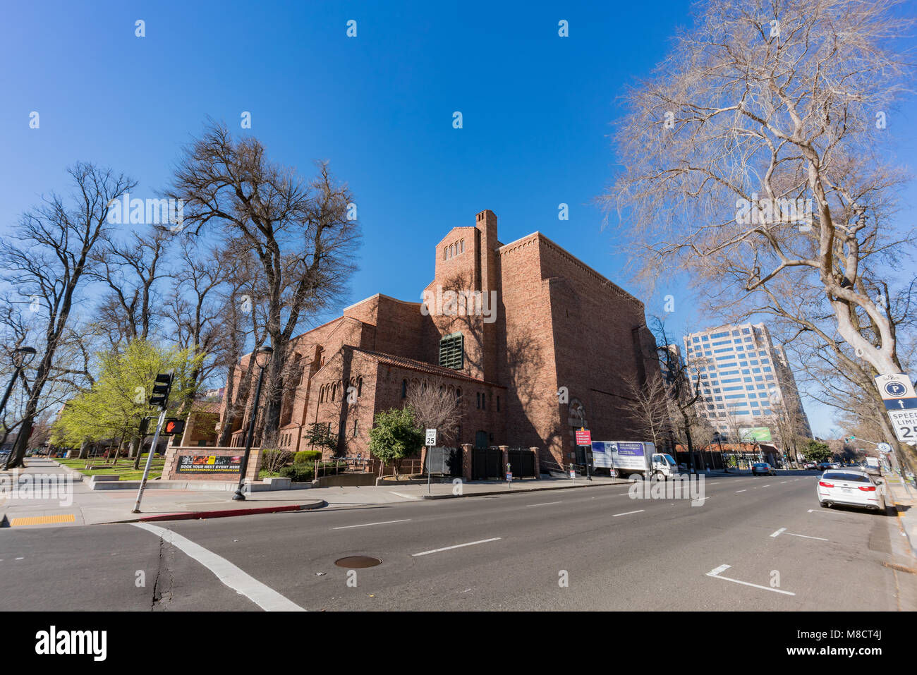 Sacramento, FEB 23: Außen am Morgen einen wunderschönen Blick auf den Sacramento Memorial Auditorium am 23.Februar 2018 in Kalifornien Stockfoto