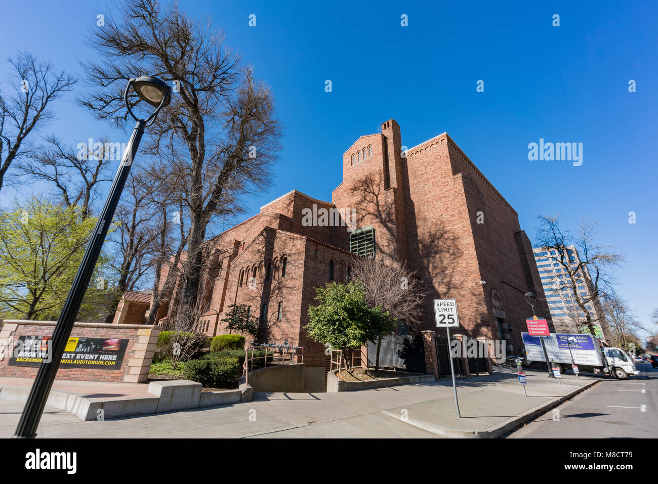 Sacramento, FEB 23: Außen am Morgen einen wunderschönen Blick auf den Sacramento Memorial Auditorium am 23.Februar 2018 in Kalifornien Stockfoto