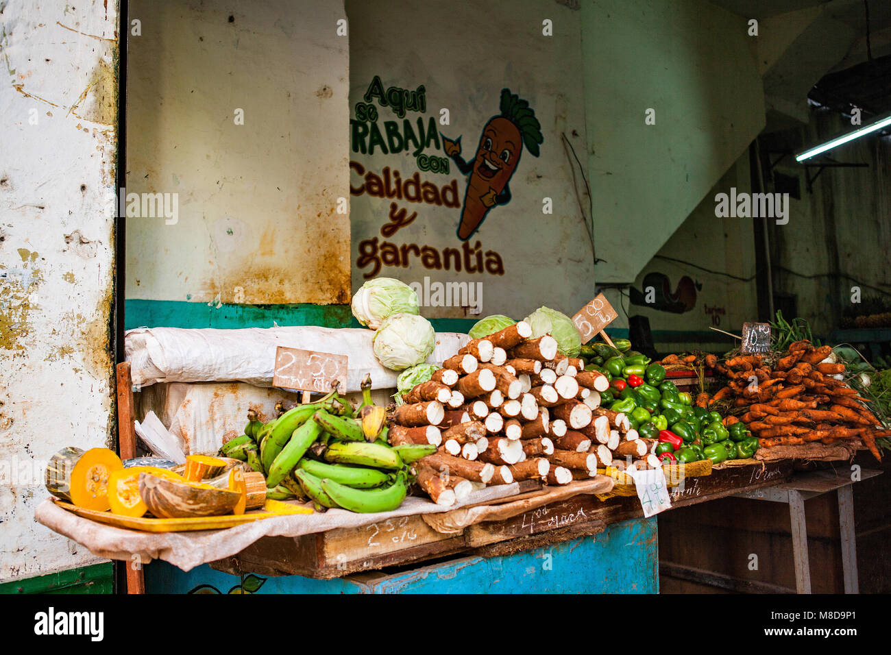 Obst und Gemüse stehen in der Altstadt von Havanna Vieja (Kuba) Stockfoto