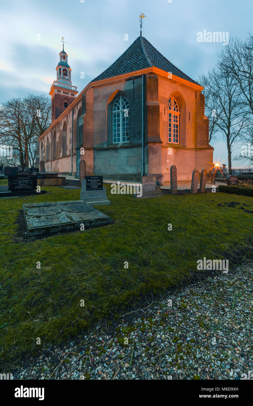Die alten historischen Reformierten Kirche an Tjamsweer, in der Nähe von appingedam in der Provinz Groningen, Niederlande. Stockfoto