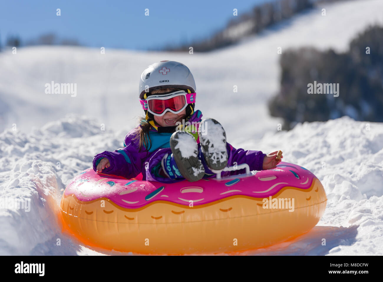 Rodeln Spaß im Winter - Wunderland Stockfoto