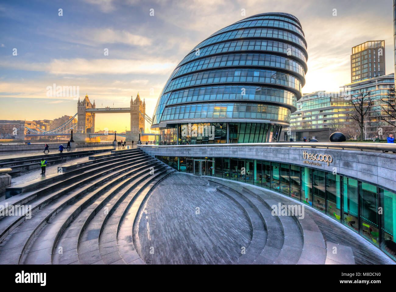 Tower Bridge und London City Hall Gebäude, London, UK Stockfoto