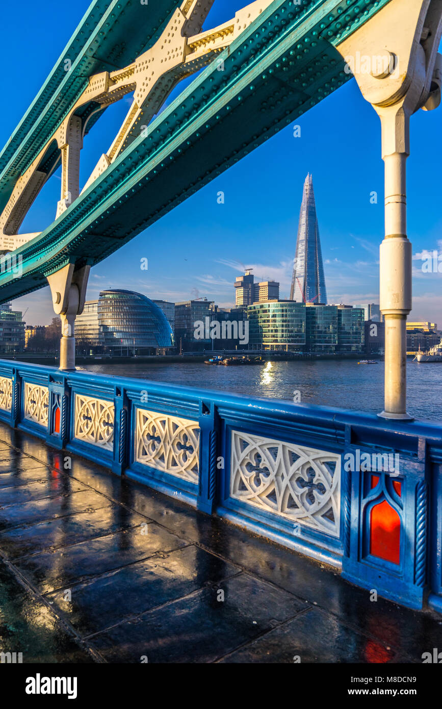 Die Tower Bridge und der Shard, London, UK Stockfoto