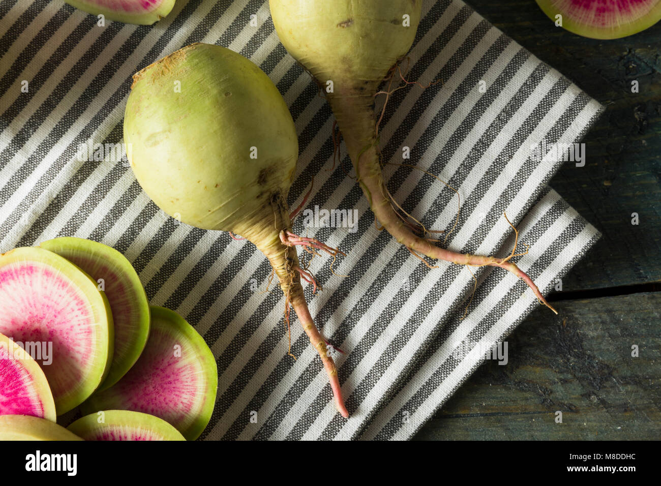 Rohe Grüne und Rote organische Wassermelone Radieschen bereit zu Essen Stockfoto