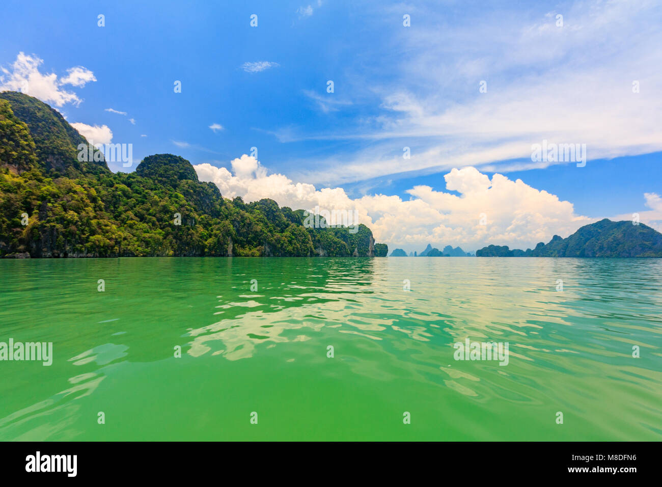 Grüne Wasser der Bucht von Phang Nga, Phuket, Thailand Stockfoto