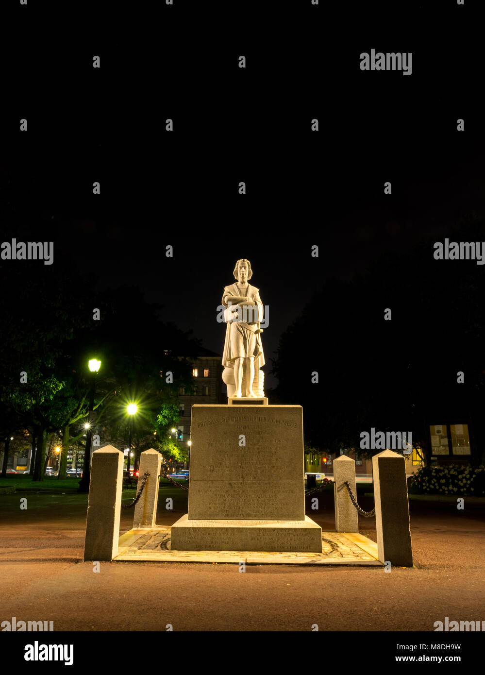 Christopher Columbus Statue in Boston in der Nacht Stockfoto