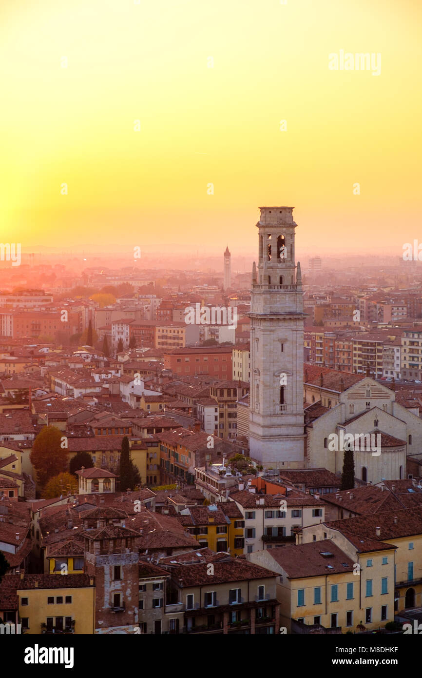 Panoramablick auf die Stadt Verona, Italien Stockfoto