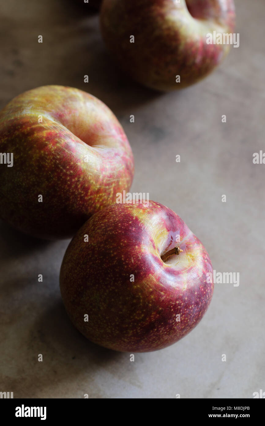 Wassermelone Pflaumen eine außergewöhnliche Vielfalt mit rotem Fleisch und grüne Haut in Israel entwickelt, die Nachfrage nach exotischen Früchten auf den westlichen Märkten zu erfüllen Stockfoto