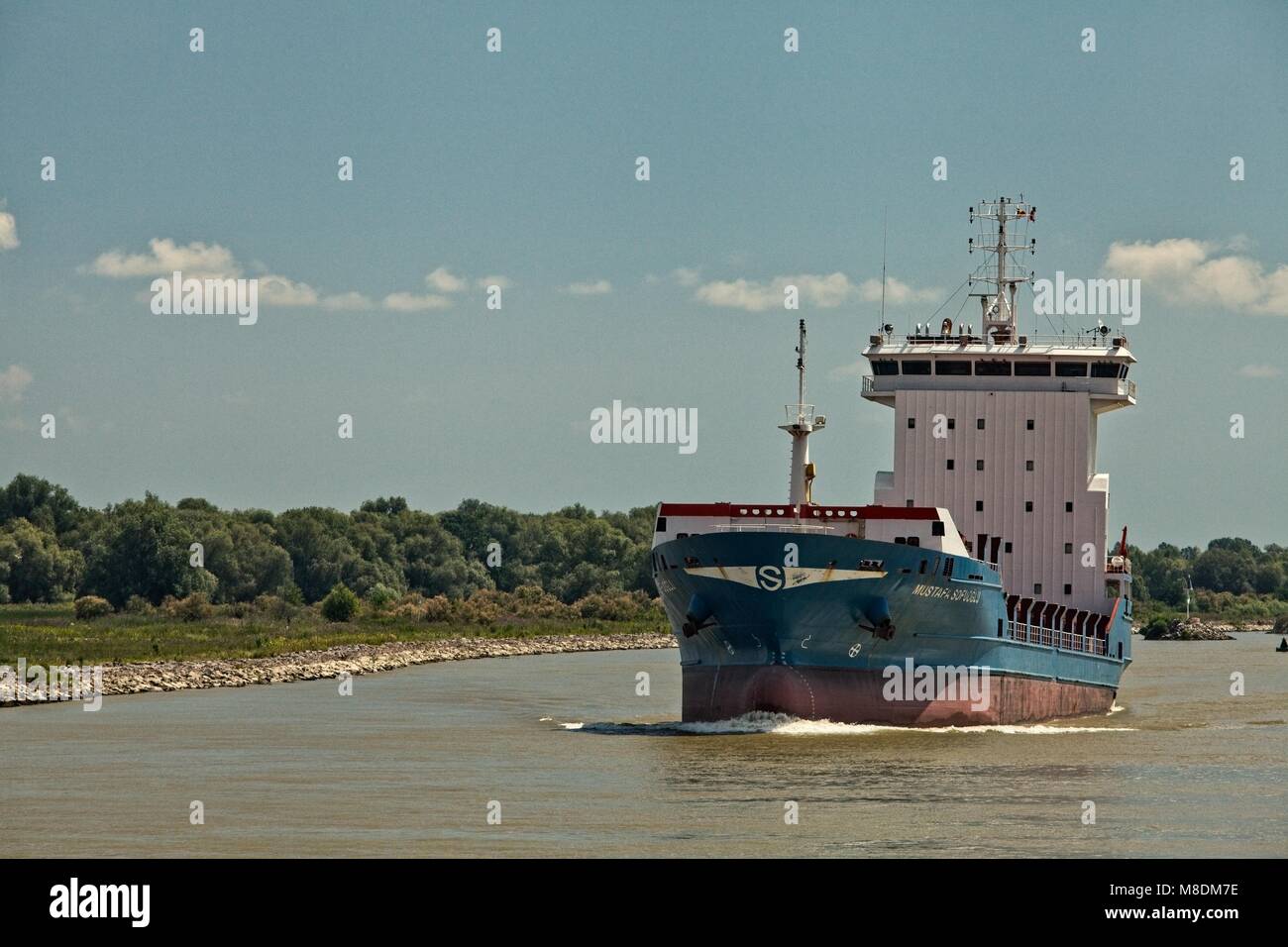 OCEAN FRACHT Schiff in der Nähe von Maliuc Stromabwärts von Tulcea AUF DER DONAU DELTA Stockfoto