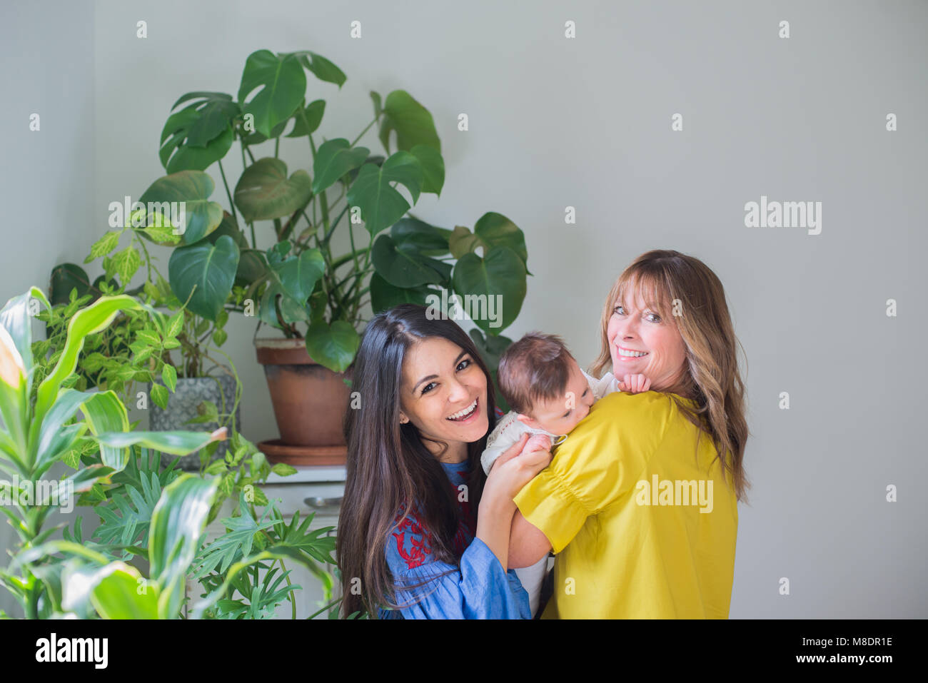 Zwei Frauen mit Baby girl Stockfoto