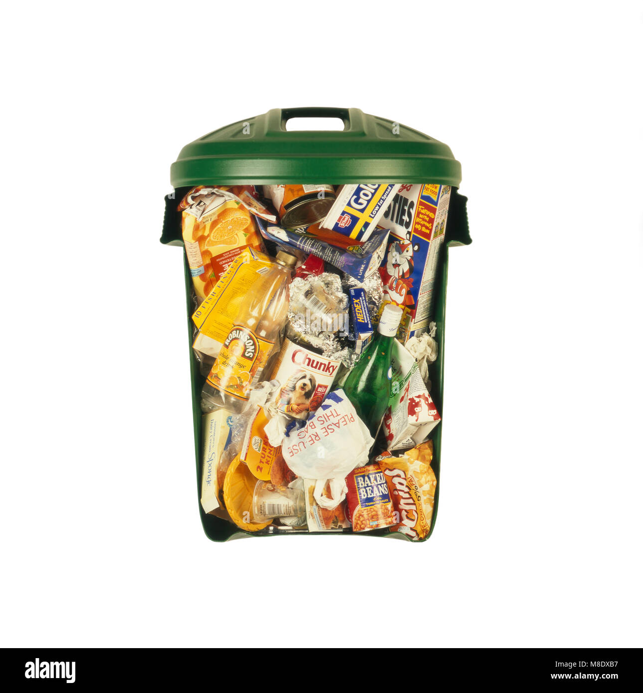 Mülleimer voll von Hausmüll - Schnittmodell Stockfoto