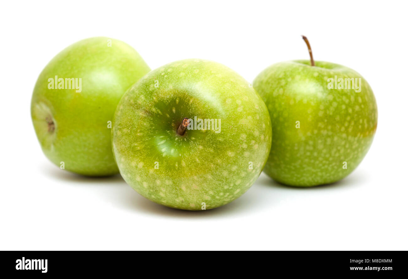 Grüne Vielfalt von Apple auf weißem Hintergrund Stockfoto