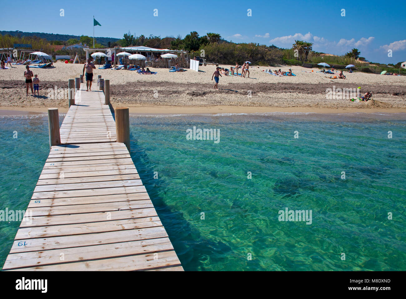 Anlegestelle am Strand von Pampelonne, beliebten Strand von Saint Tropez, Côte d'Azur, Südfrankreich, Cote d'Azur, Frankreich, Europa Stockfoto