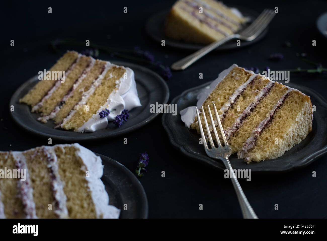 Scheiben der mehrschichtige Vanille Kuchen Stockfoto
