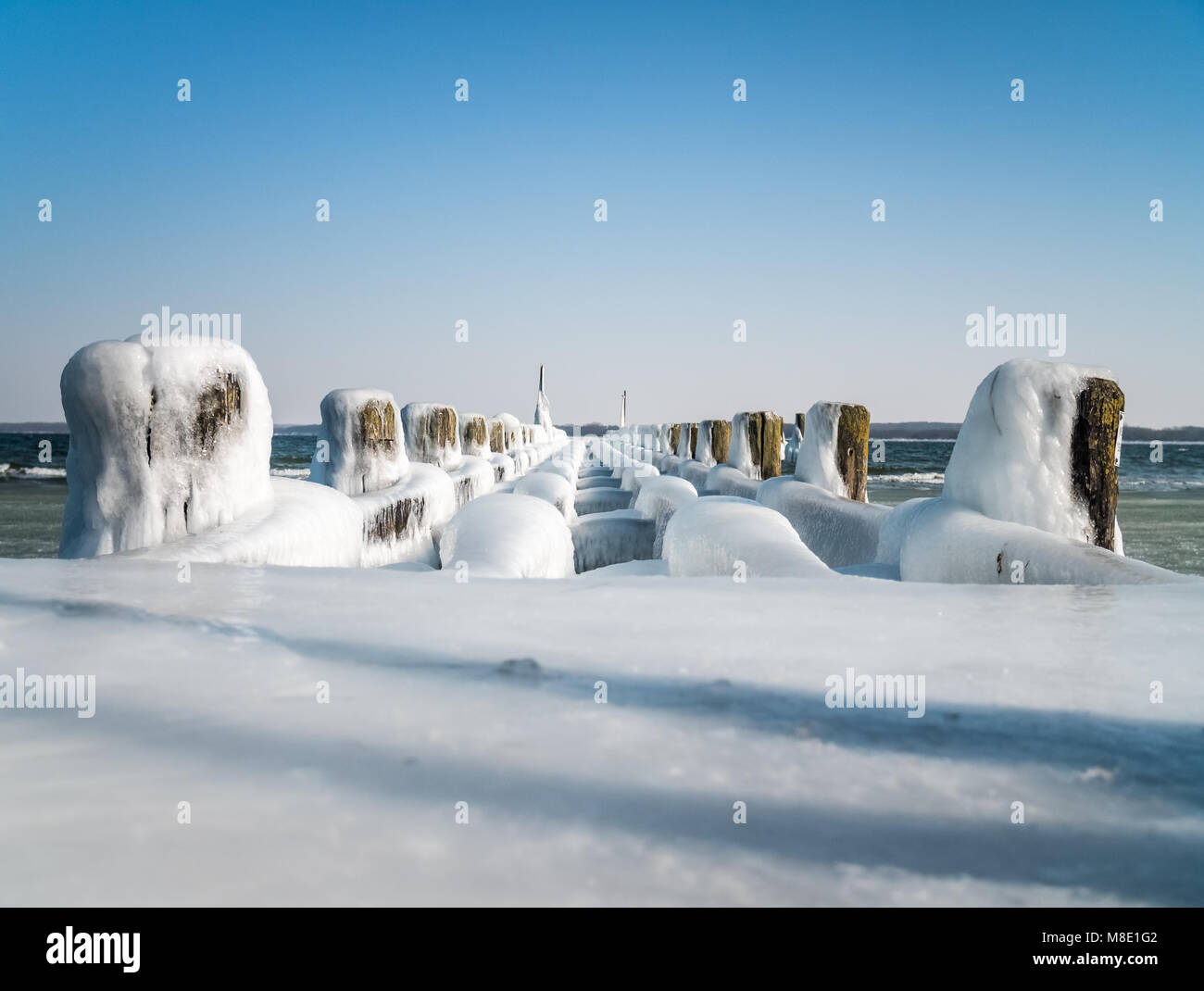 Lübeck Travemünde gefroren Jetty im Winter Stockfoto