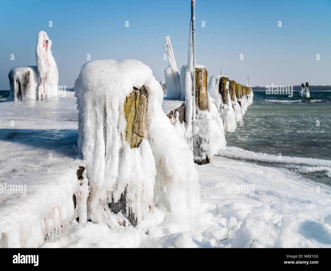 Lübeck Travemünde gefroren Jetty im Winter Stockfoto