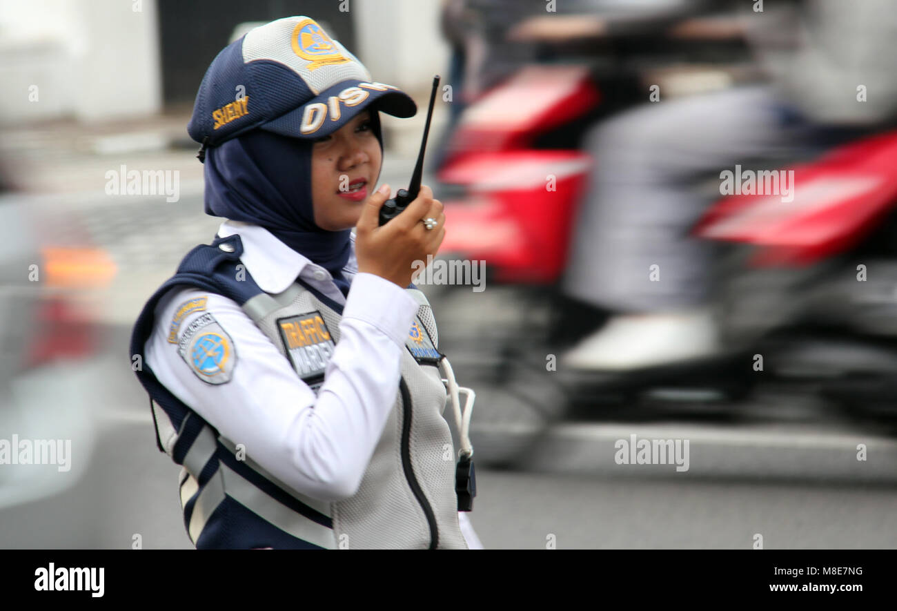 Verkehrspolizist Verwaltung Verkehr, Bandung, Indonesien. Stockfoto