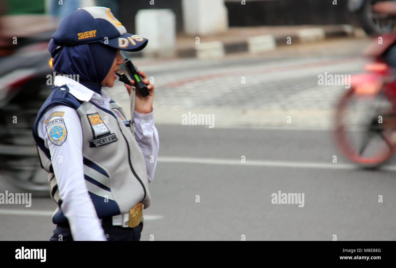 Verkehrspolizist Verwaltung Verkehr, Bandung, Indonesien. Stockfoto
