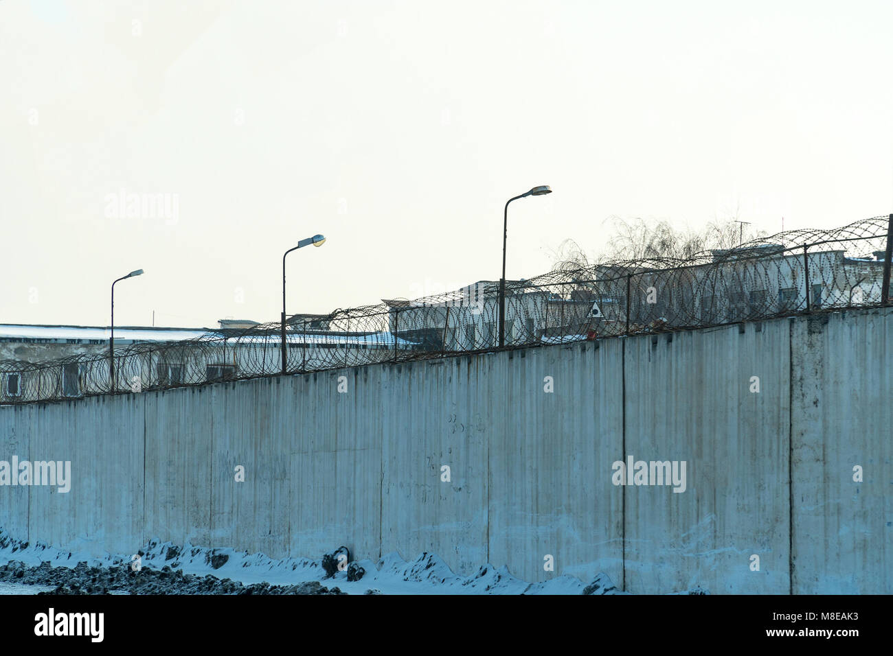 Zaun mit Stacheldraht, Ort der Festnahme Stockfoto
